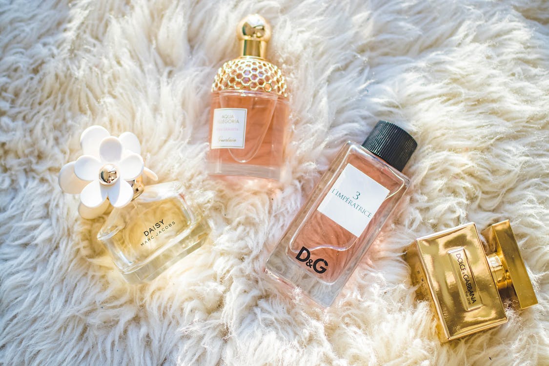 Jak wybrać idealne perfumy na jesień?