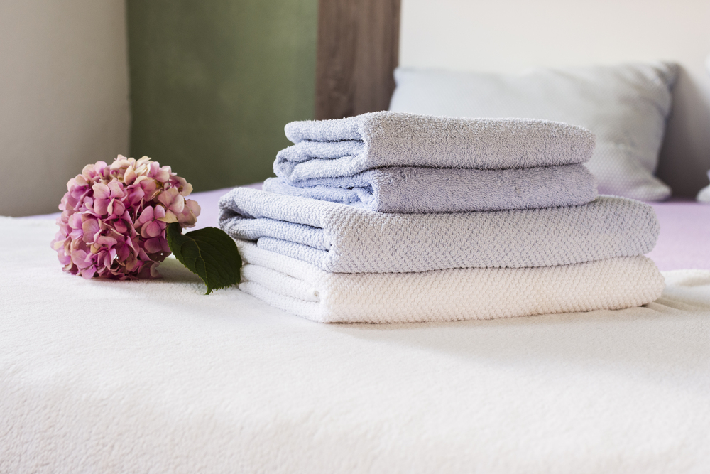Bawełniane ręczniki hotelowe: Dlaczego są standardem w branży HoReCa?